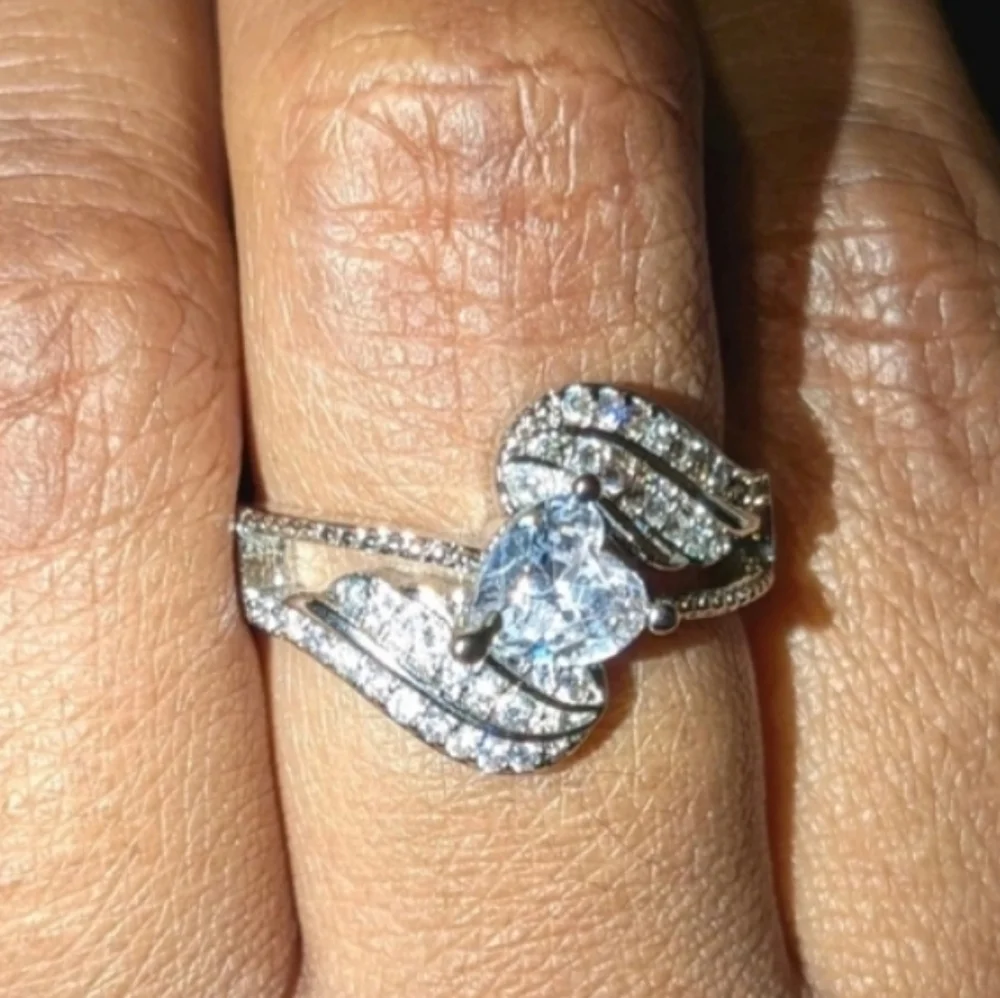 Shimmering 2.00ct Heart Cut Women's Engagement 925 Sterling silver Ring